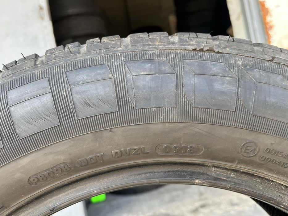 2 бр. гуми за бус 215/65/16C Vredestein DOT 0918 6,5 mm