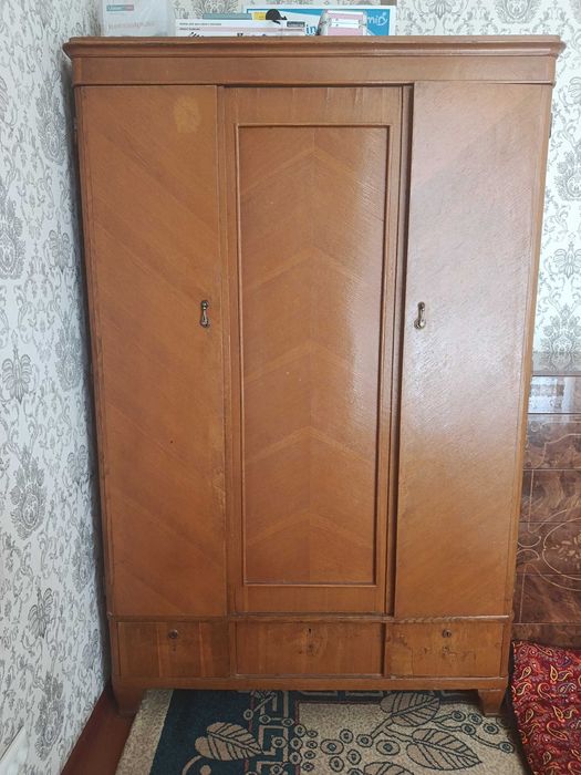 Срочно продаётся шкаф в хорошем состоянии