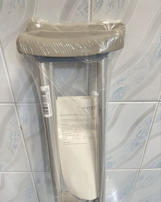 Carje metalice cu sprijin subaxilar reglabile si usoare