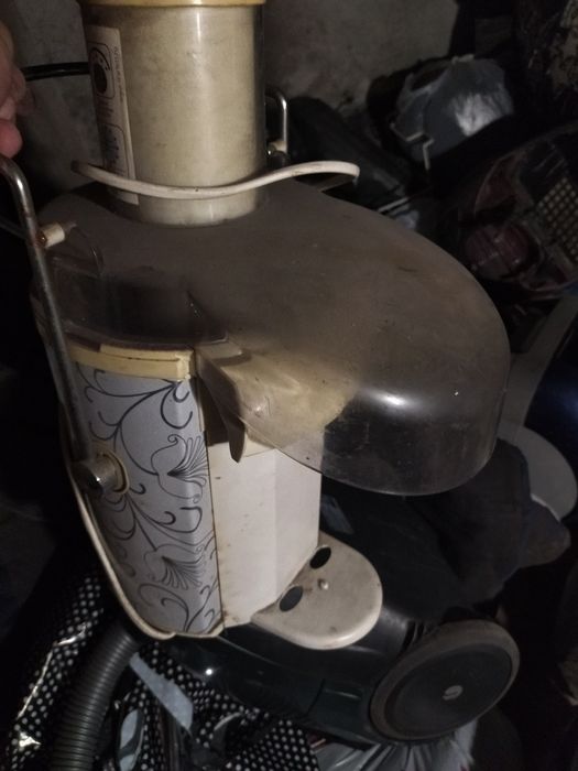 Соковыжималка мощная продам