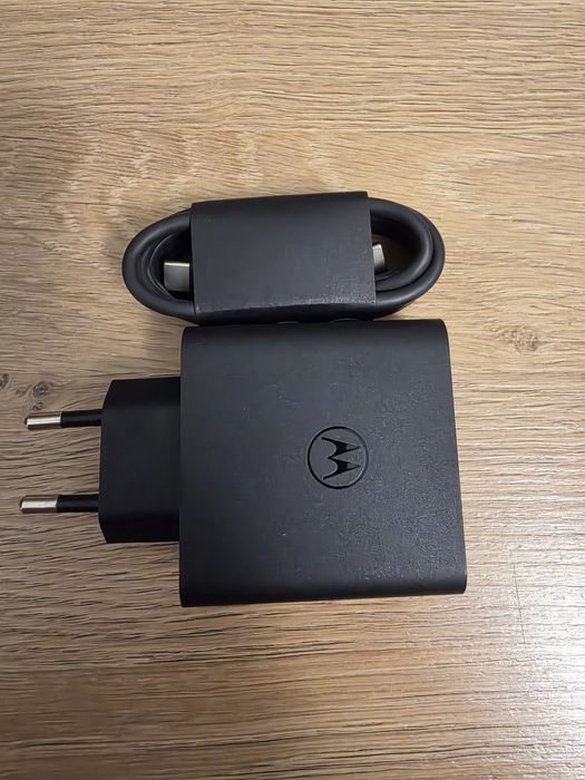 Vand incarcator  nou Motorola TurboPower 125W GaN,USB-C, cablu inclus