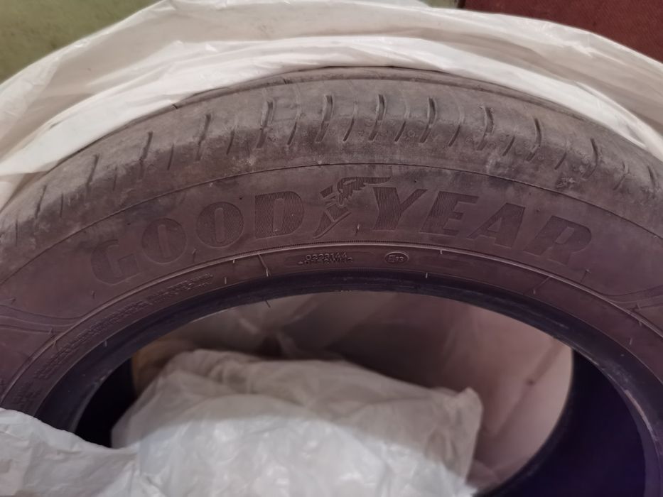 Goodyear 215/55/17 Летни гуми