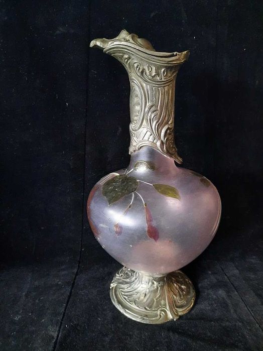 decantor sticla emailata cu decor flori metalice stil Art Nouveau
