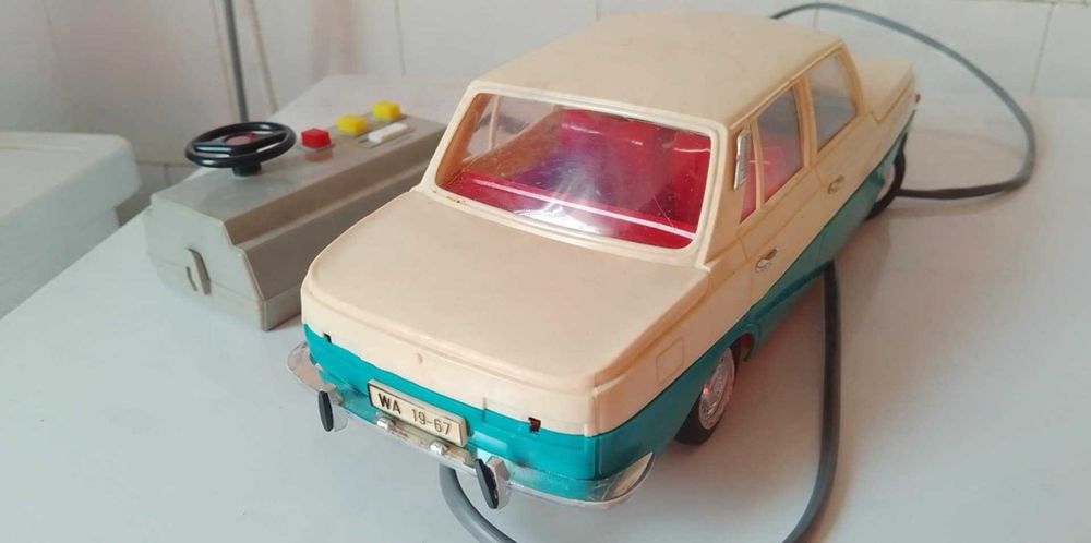 Стара играчка WARTBURG 353 DDR GDR PIKO ANKER 1/15