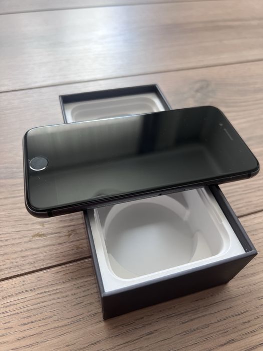 Оригинал IPhone 8