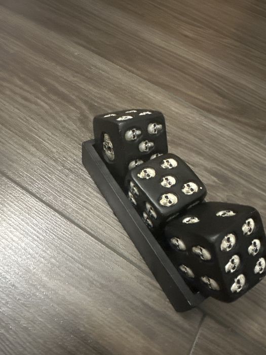 Игральные кости черепы