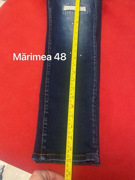 Blugi pentru bărbați