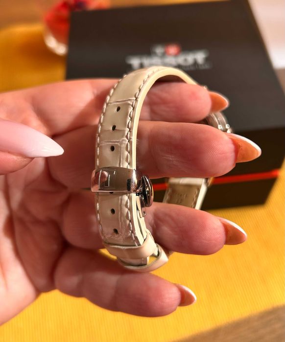 Дамски часовник TISSOT,Автоматиk ТИСОТ 32 диаманта, бял, сапфир стъкло