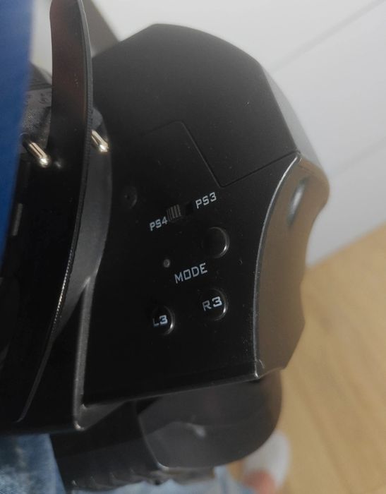 Volan thrustmaster t150