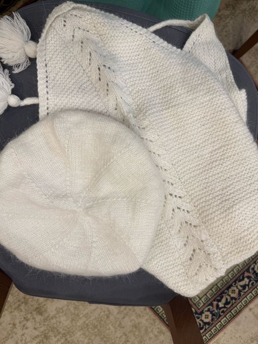 Продается набор: берет с шарфом (ангора, шерсть)