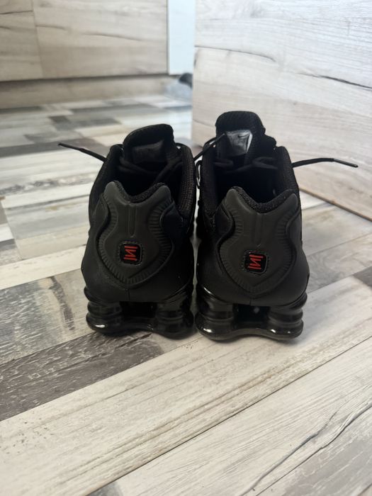 Adidasi nike shox