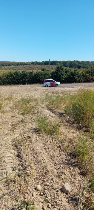 Vând 4 parcele de teren extravilan, cu acces din drumul județean 768 în hidiselu de sus
