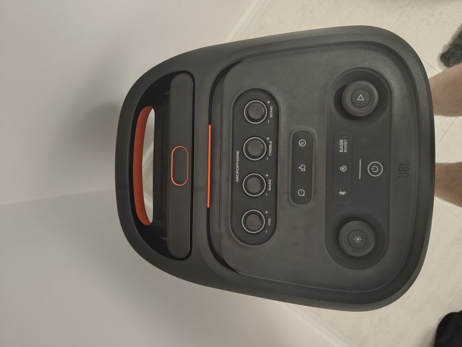 Vand boxa JBL 320 nou!