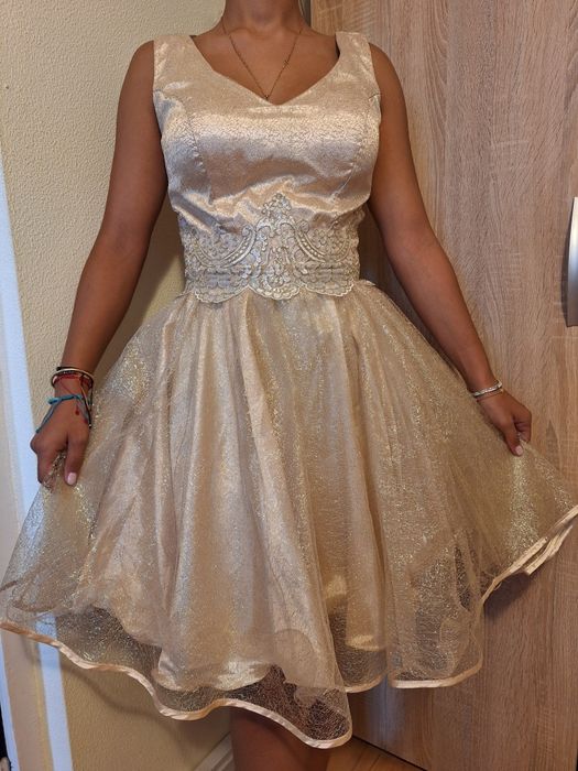 Vând rochii de seară