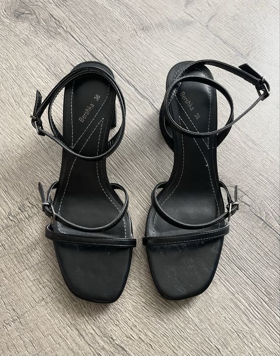 Sandale negre  Bershka