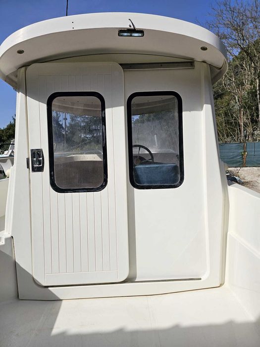 Quicksilver500(5m)Cabina+Mercury 50CP EFI 4T –280h –IMPECABILĂ+Remorca