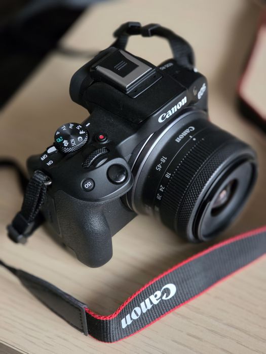 Canon Eos R50 с обектив RF-S 18-45mm f/4.5-6.3 и карта 128GB
