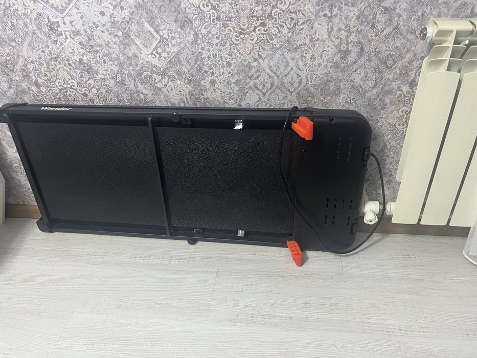 Беговая дорожка для спорта.