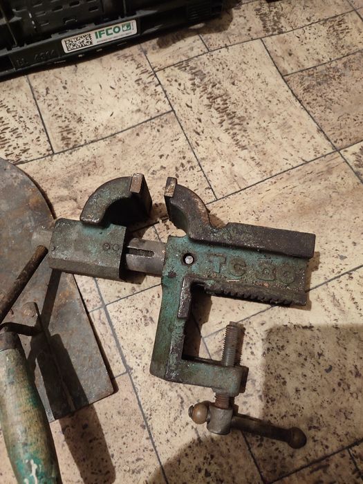 Продам тиски советские.