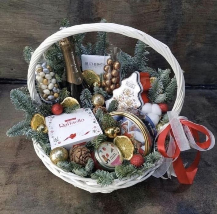 Новогодние корзины . Подарки. Корпоративные подарки