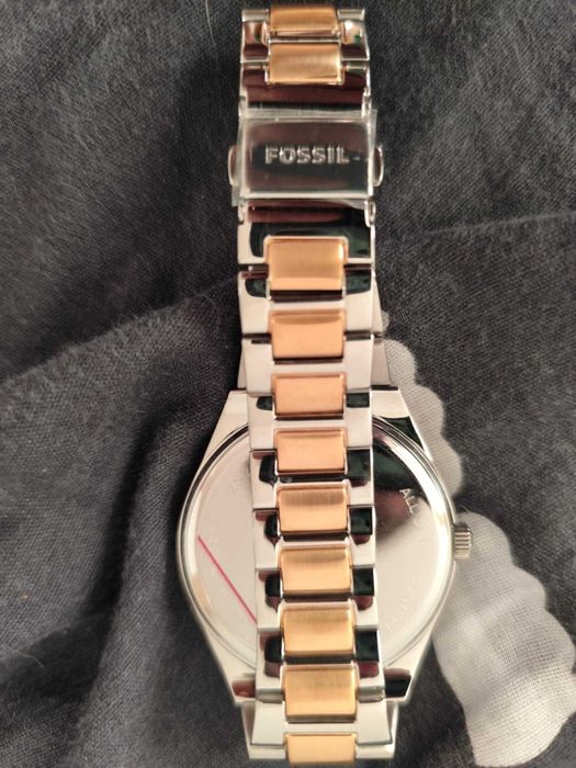 Дамски часовник Fossil – оригинален, нов, в кутия
