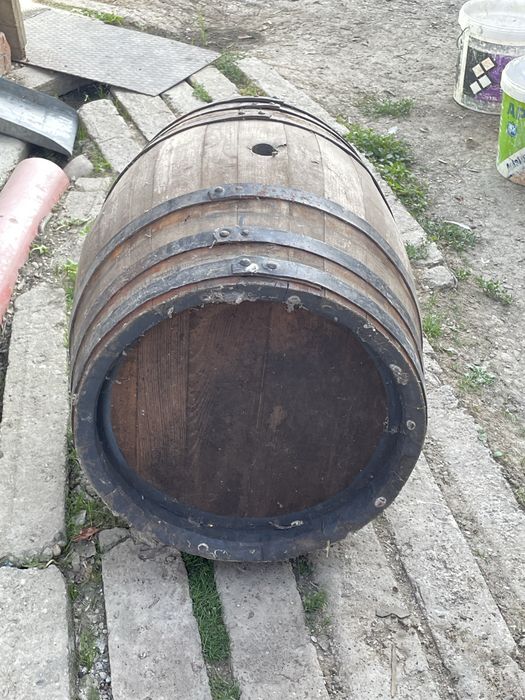 Vând butoi de țuica de 100 litri  sau schimb