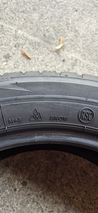 4 anvelope iarna runflat Bridgestone 245/50/19.Pretul este pe bucata.