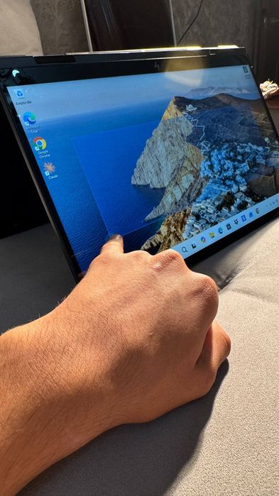 HP ENVY x360 Convertible + Sony WH-CH720 + Sumka