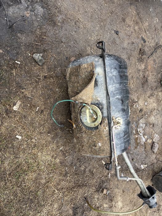 Бензобак от Lexus gs 300