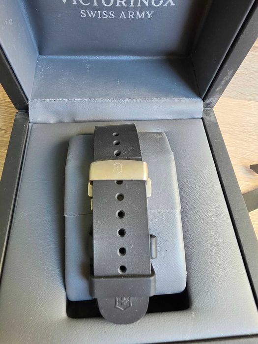 БАРТЕР Victorinox I.N.O.X. Carbon Mechanical