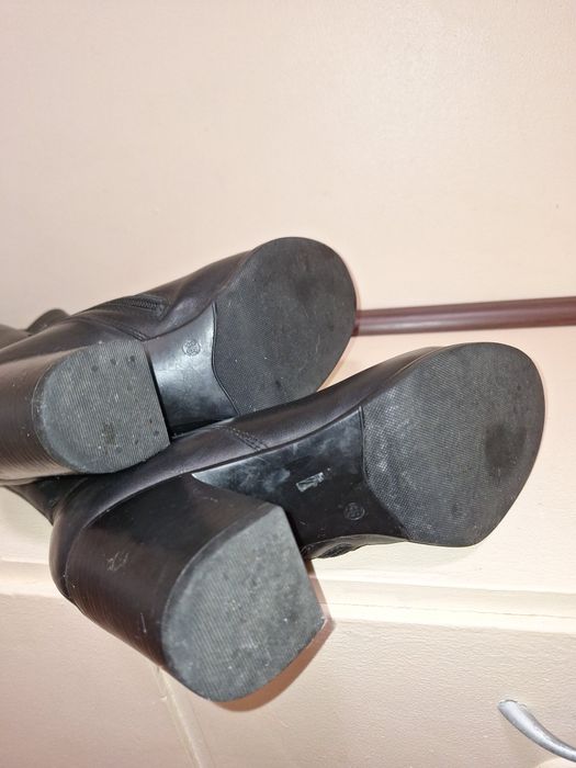 Продавам дамски кожени ботуши