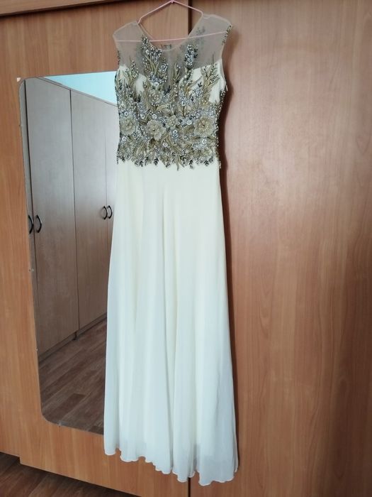 Продам красивое вечернее платье 42-44