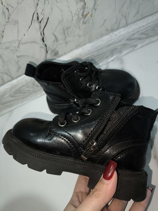 Продам детскую обувь