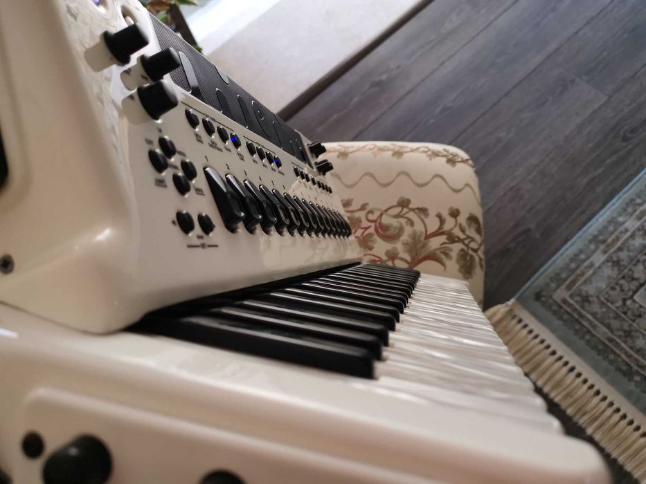 Acordeon Bugari Evo Haria 41 White Bijuterie