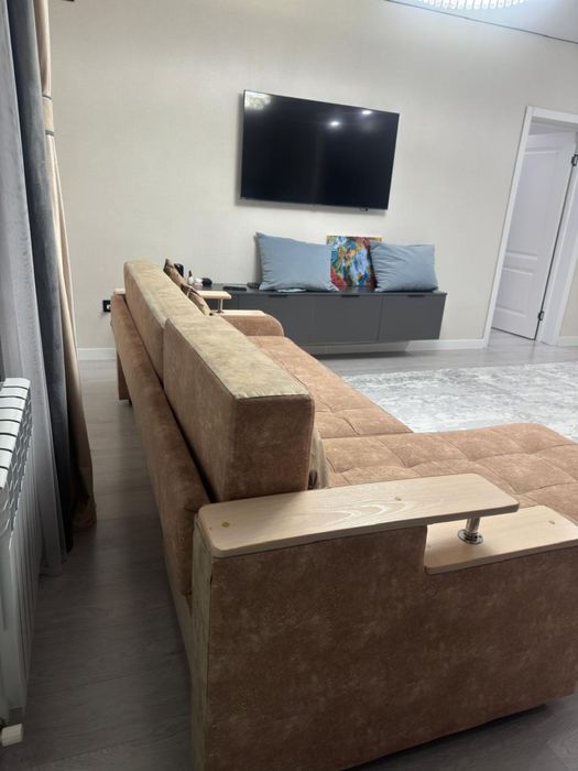 Продам уголный диван