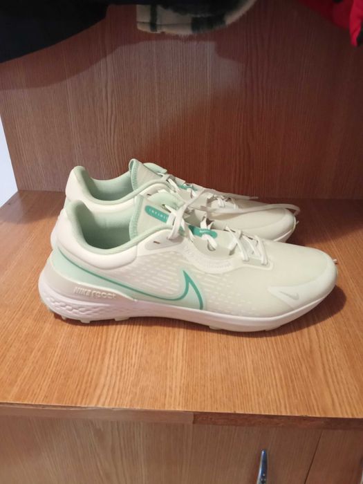 Vand papuci golf (NOI - NEPURTAȚI)