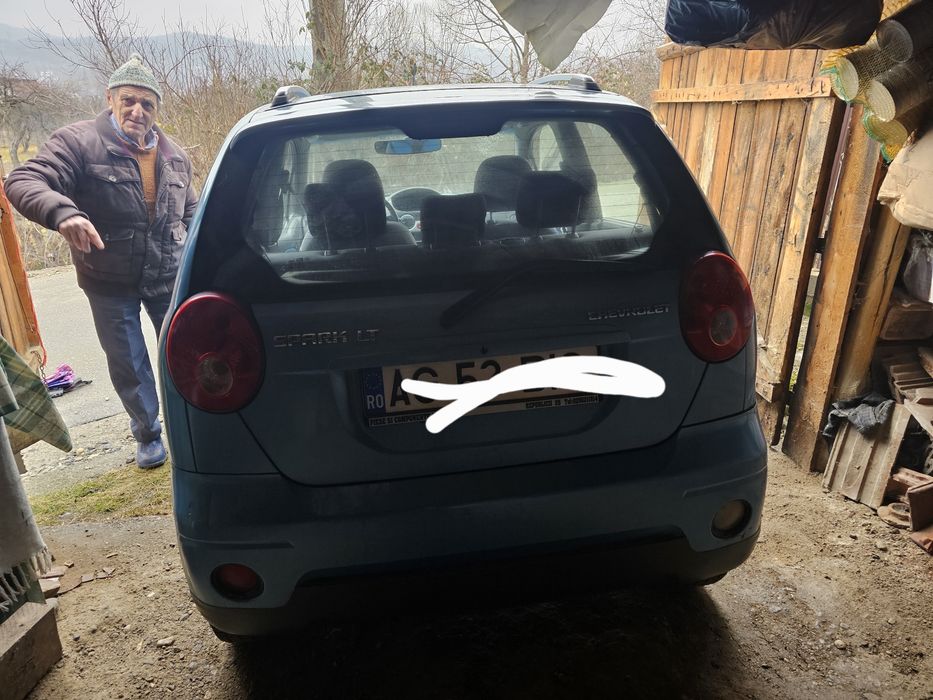 Chevrolet spark  ținut in garaj