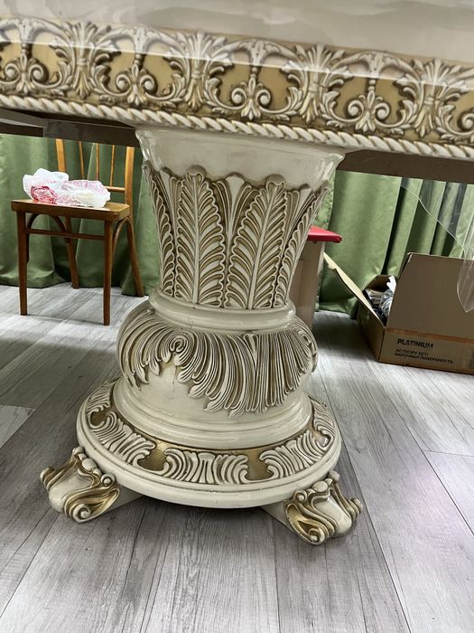 Стол для гостиной