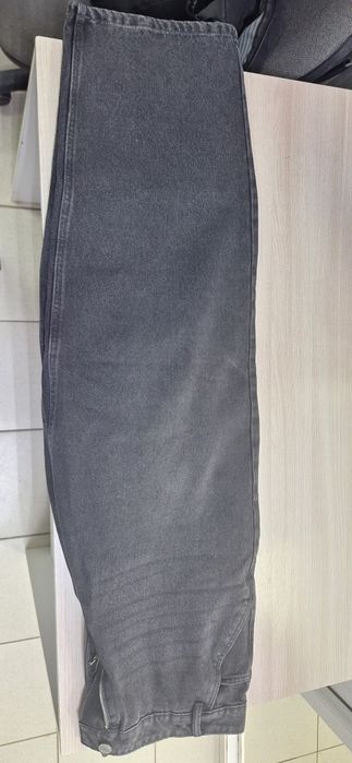 продам джинсы новые