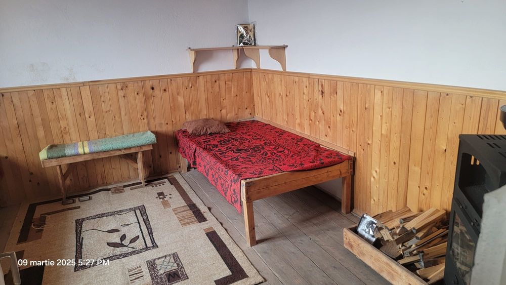 Vând cabana la munte