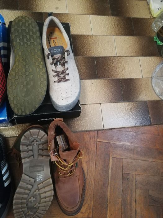 обувки, маратонки, сникърси...