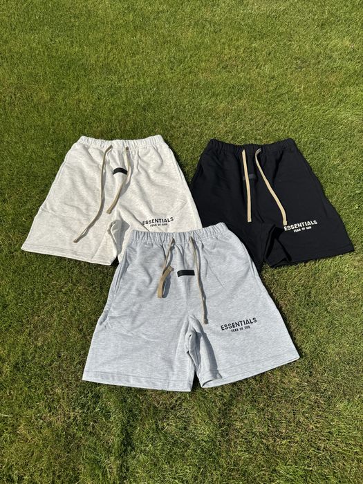 Pantaloni scurti Essentials / Premium 2026