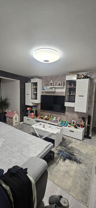 Închiriez apartament cu doua camere