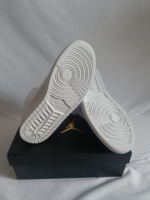 Jordan 1 triple white