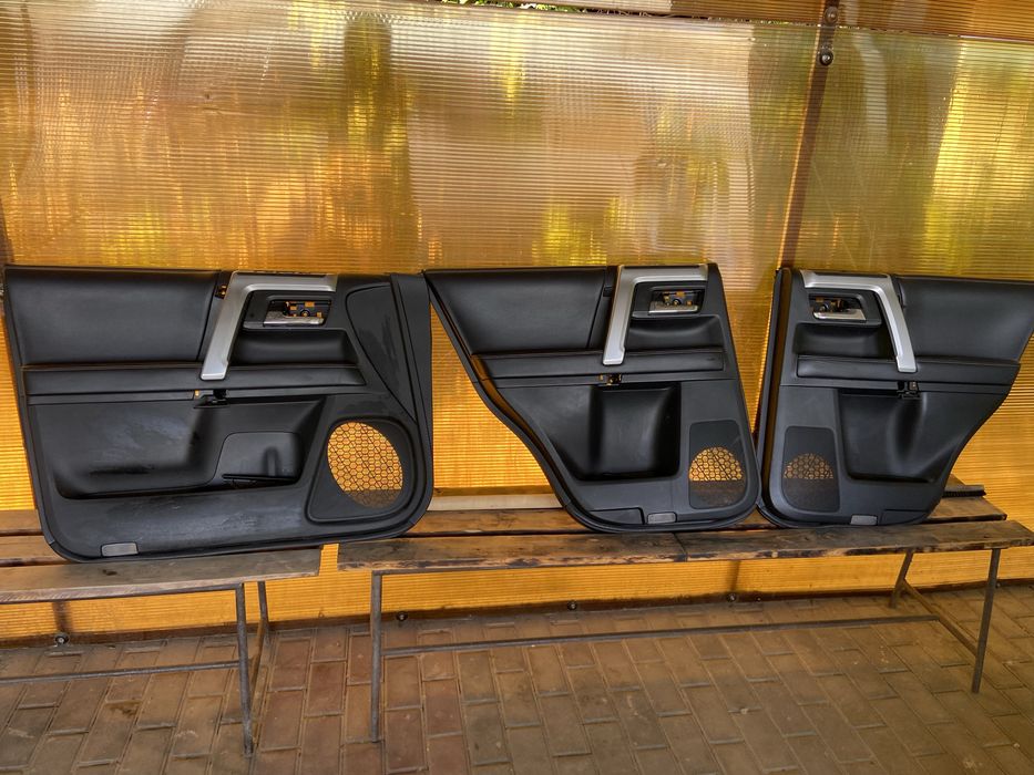 Обшивки дверей 4 runner 285 кузов на черной коже