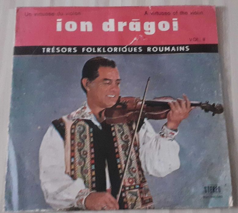 Vand discuri vinil artisti celebri, stare foarte buna, pret 20 lei