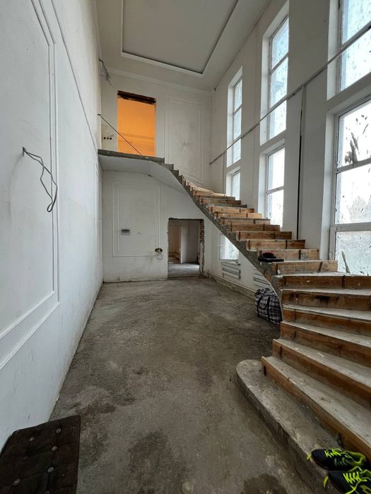 Жаи сатылады. Адрес жузим бак
10 хана
12 соток 
70% ремонт питкен 
Нег