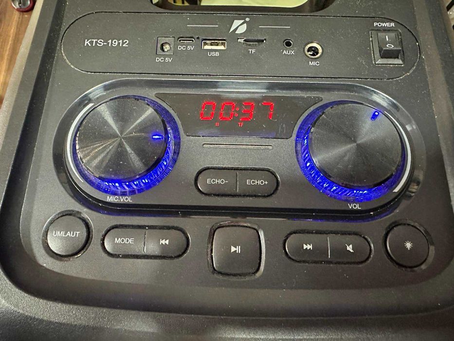 Безжична портативна караоке аудио система KTS-1912 с 2 микрофона