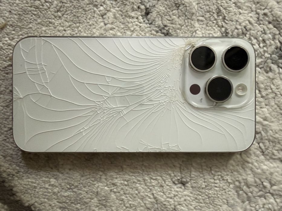 iPhone 15 Pro 128GB White Titanium - Spate Spart - Funcțional 100%