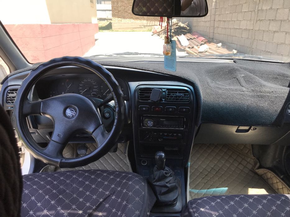 Nissan Primera белый